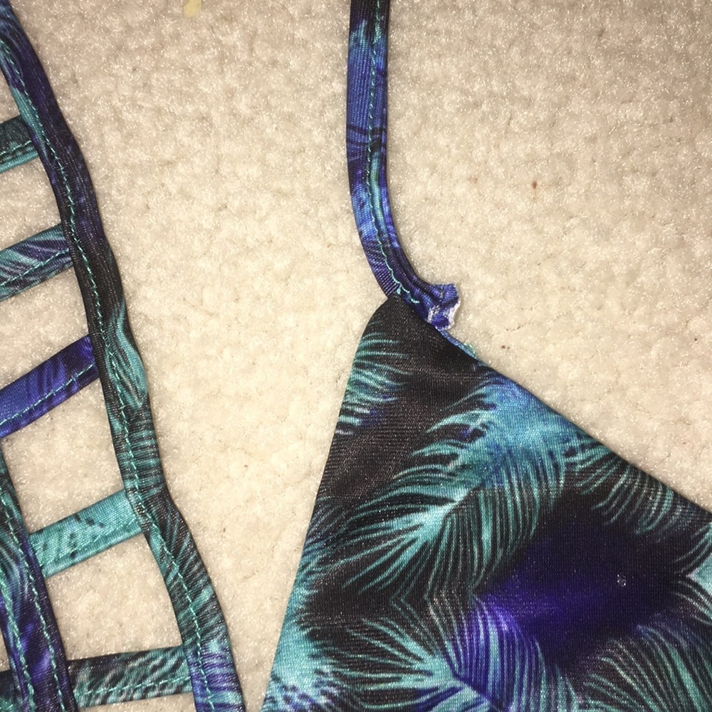 Bikini - Picture 3 of 3